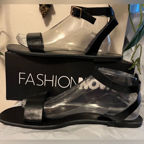 🆕 NEW FASHION NOVA BLACK SANDALS (10) - Picture 3 of 5